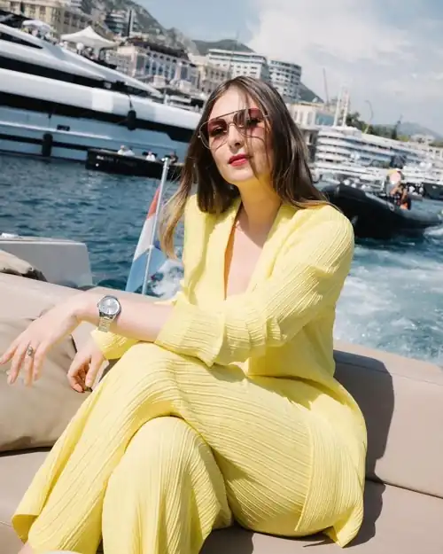 Maria chill'n in Monaco!