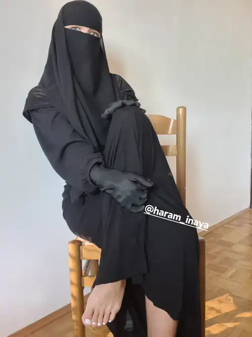 I dont often show my feet, but when I do I get a ton of compliments! Rate please