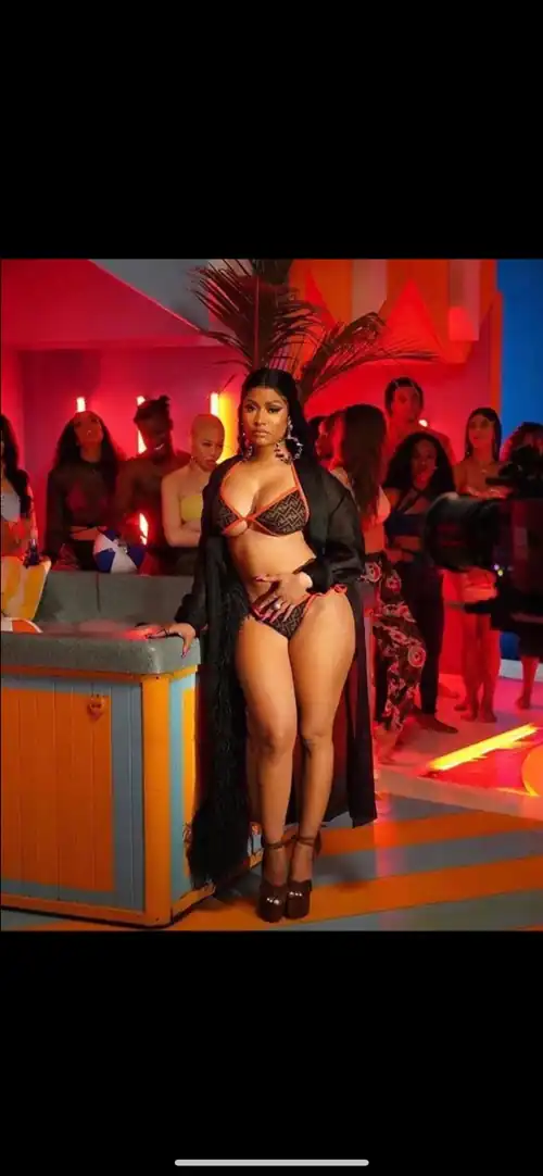 Her thick thighs make me want to suck hung men and also pound a big booty 🤷‍♂️