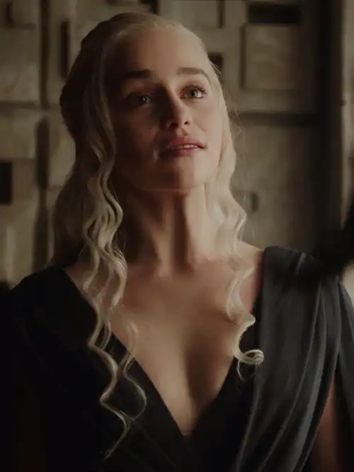 Your Queen is so impressed by your enemy’s dark size that she completely forgot about you [Emilia Clarke]
