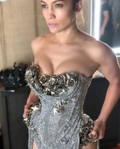 fitting an embellished chainmail corset (IG Jan 2022)