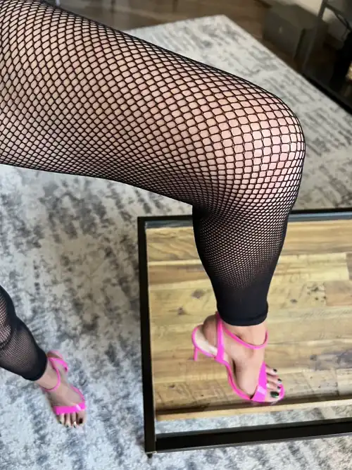 Heels + fishnets 🌸