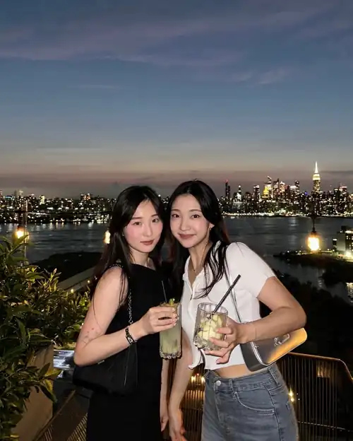 Which girl do you choose?