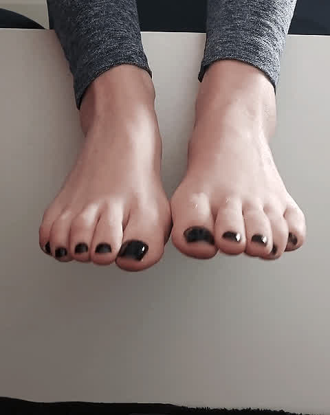Cover my toes in with cum ❤️