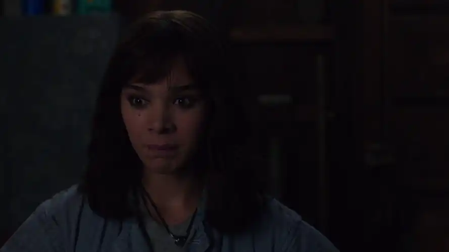 Hailee Steinfeld screencap from Bumblebee 
