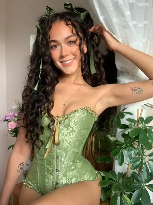 PINAY X SCOTTISH 🌹 I just thought my hairstyle was cute today 🥰
