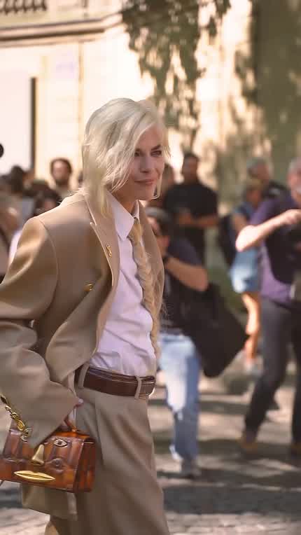 Selma Blair rocking that suit!