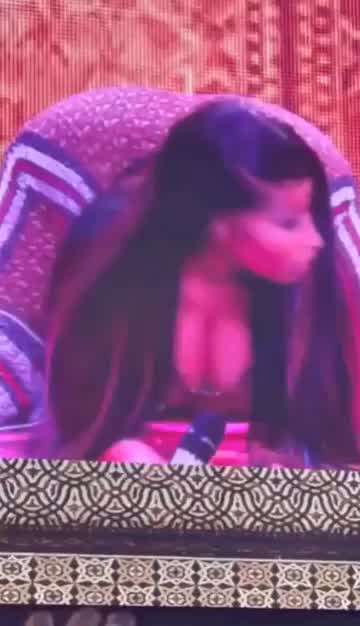 I wanna relapse and get bi af 😵‍💫😵‍💫😵‍💫ughh what she makes me dooo 