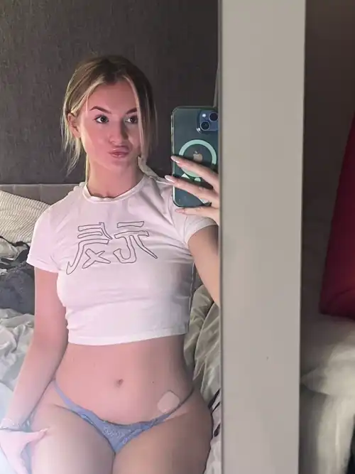 How would you describe me with max 2 emojis