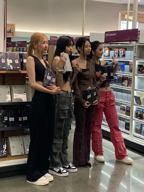 220918 BLACKPINK spotted at Target checking out their new album