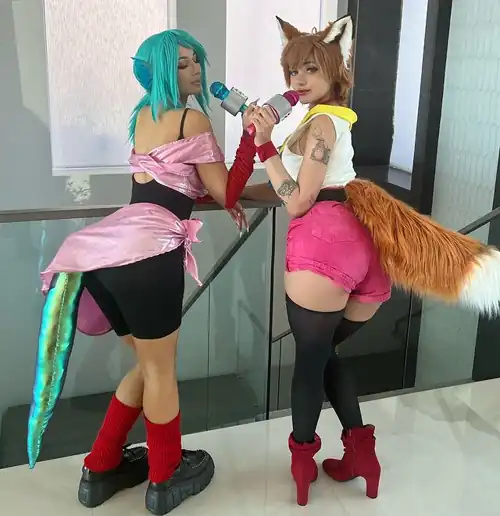 Who has the best ass. Lia or her sister