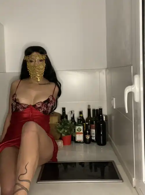 Do you want to have fun with your harem girl in the kitchen?🌶️