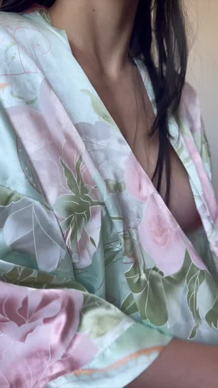 Skinny, tight waist and big tits on asian girls are the best