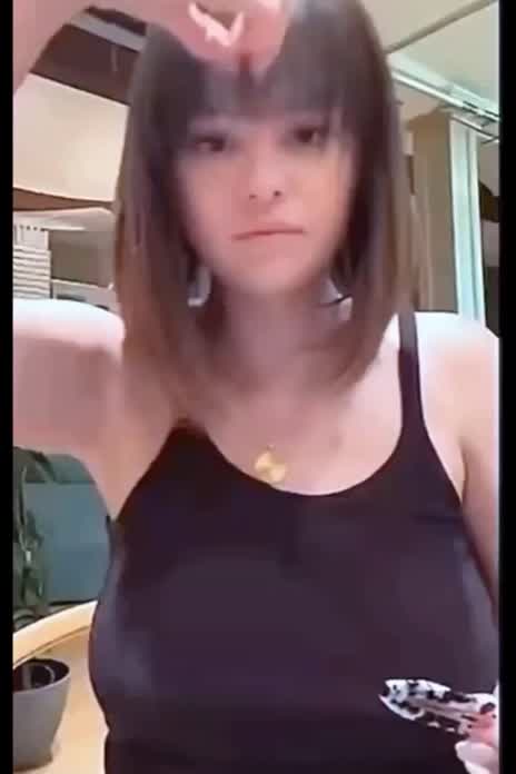 Her massive milkers 🥛🍼🥛🍼 in tank top 