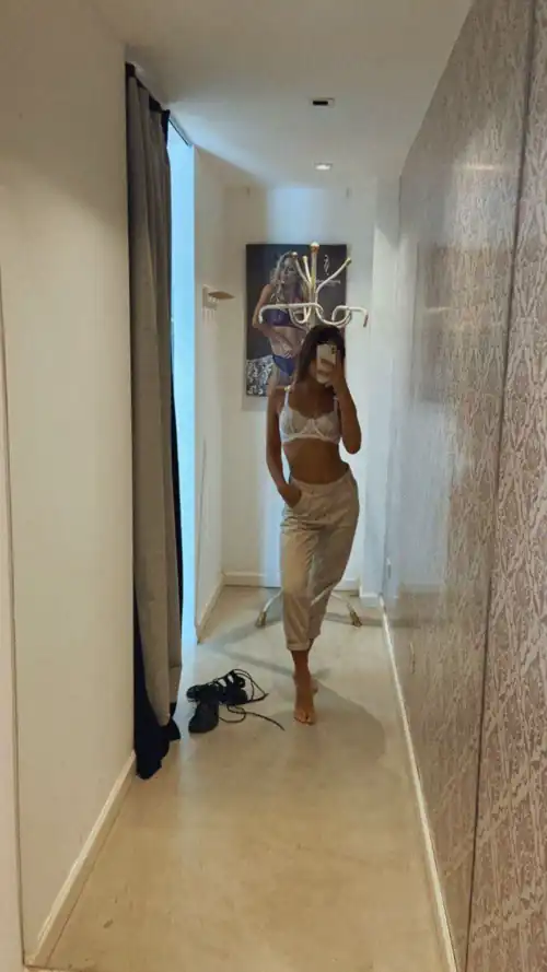 Do I look hot in this? 