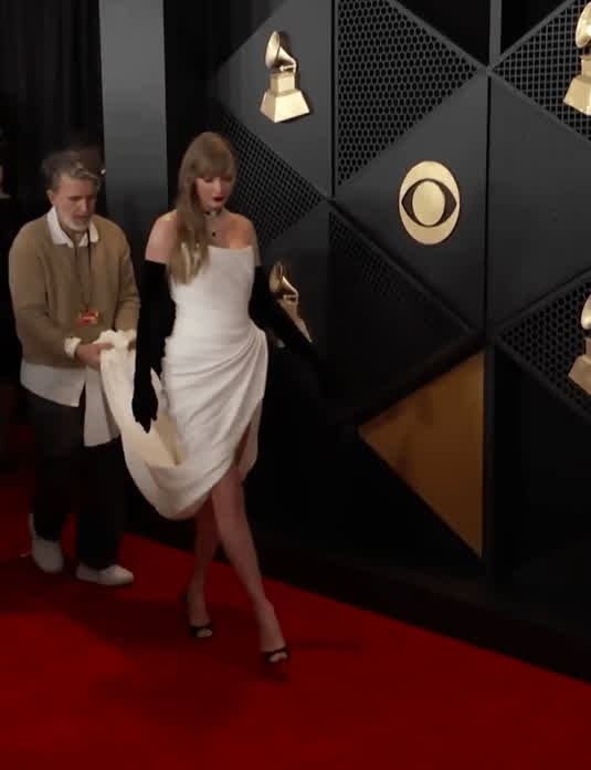 Goddess posing for camera at Grammy