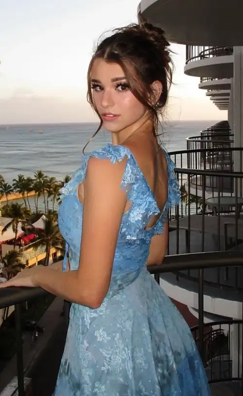 Dm me if you can feed and rp Brooke (no limits)