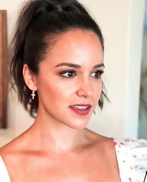 Her face is so hot