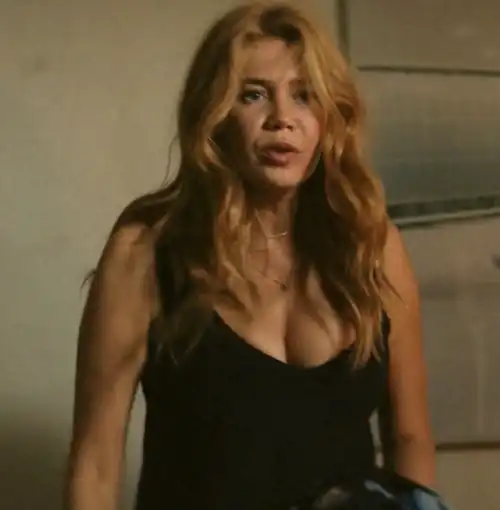 Sie sieht ja ganz durchgenommen aus 💦