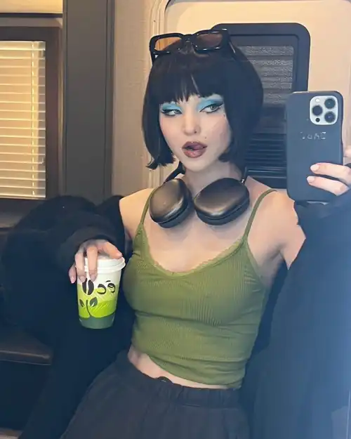 Dove cameron