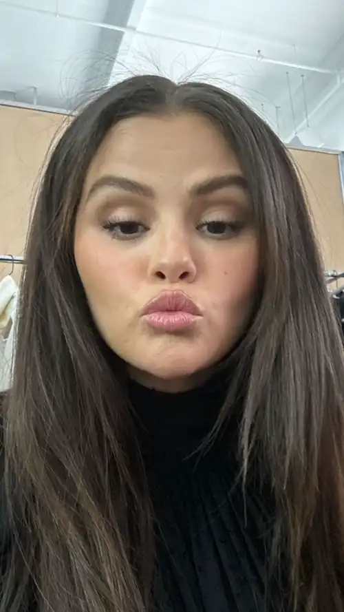 Selena cute