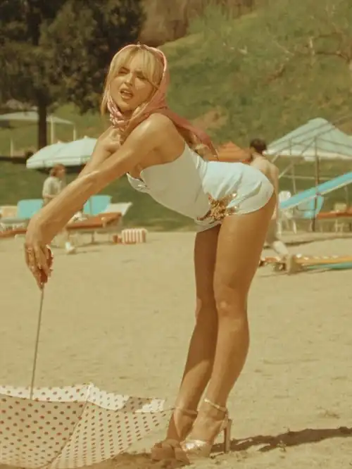 Pounding her right there 🥵🍆