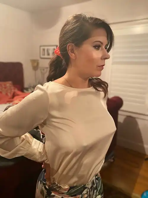 No one at work will dare say anything if I wear this, since I’m the boss 😈 I’m going with it. 44[F]