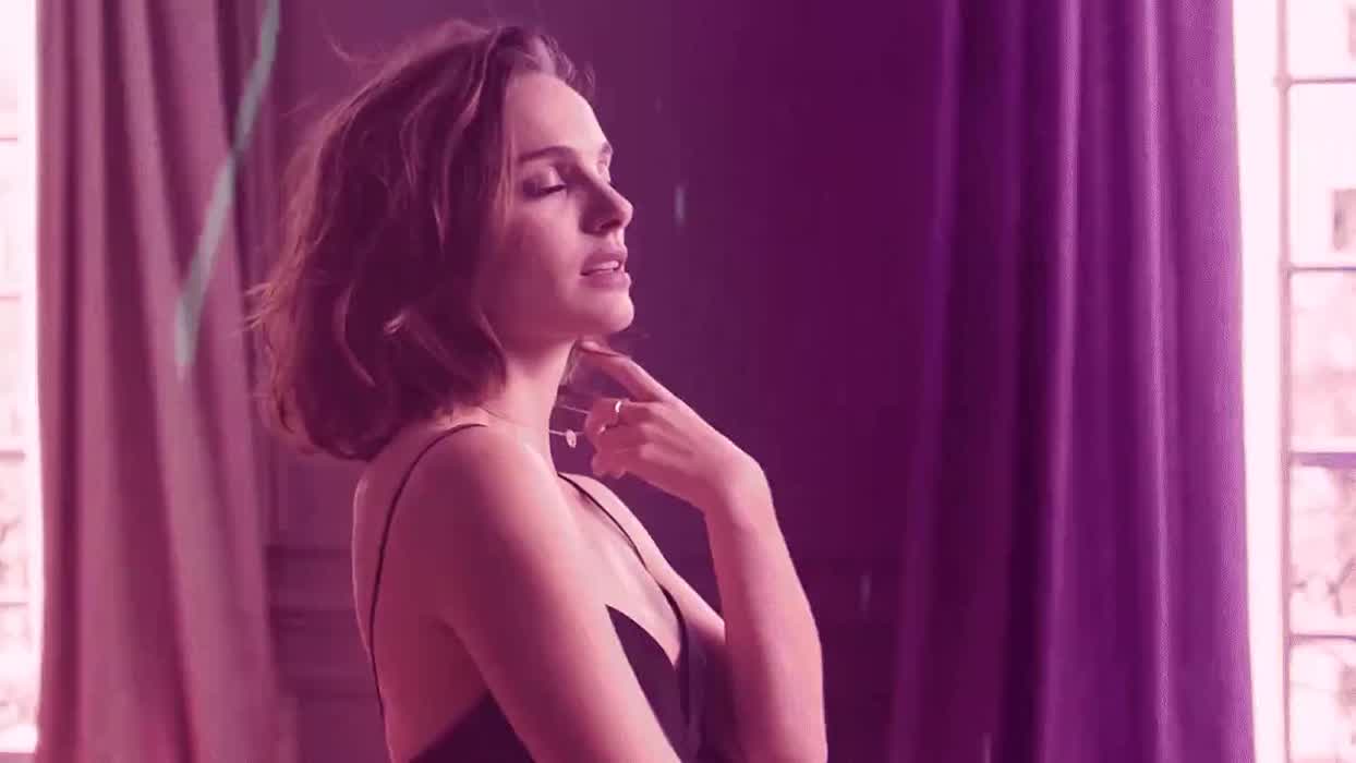 Natalie portman sexy look