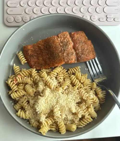 53 g of protein and 640 calories