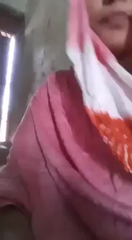Village Bhabhi Juicy Melons😋