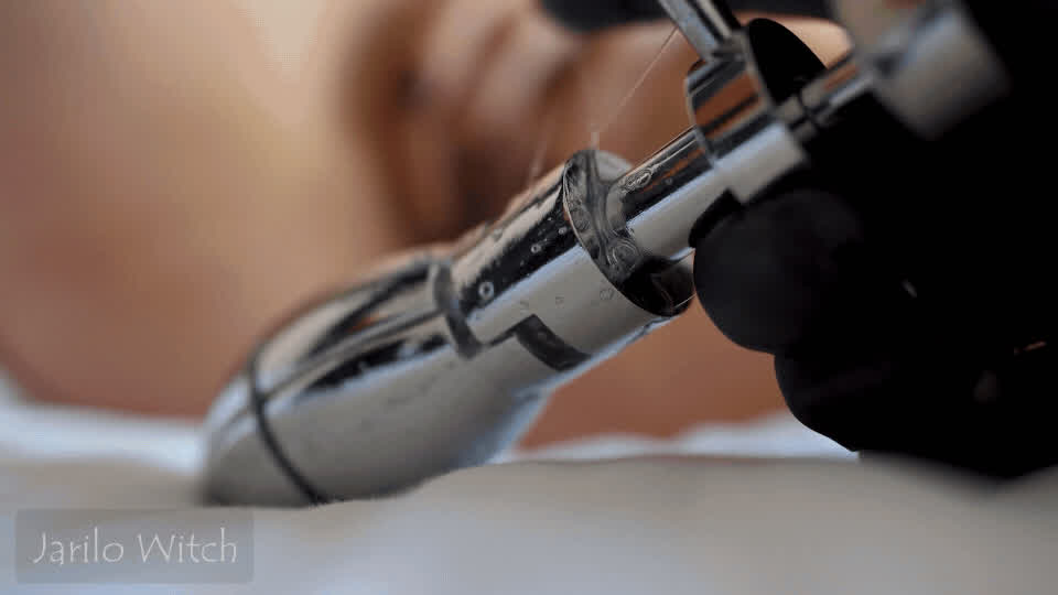 Expandable plug locked inside me [f]