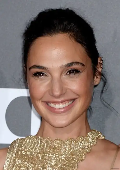 Hey guys dm me to chat about Gal . She’s my all time favourite 😀😀😀