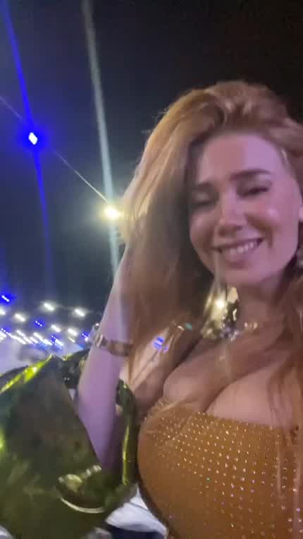 ihre Euter wollen raus...