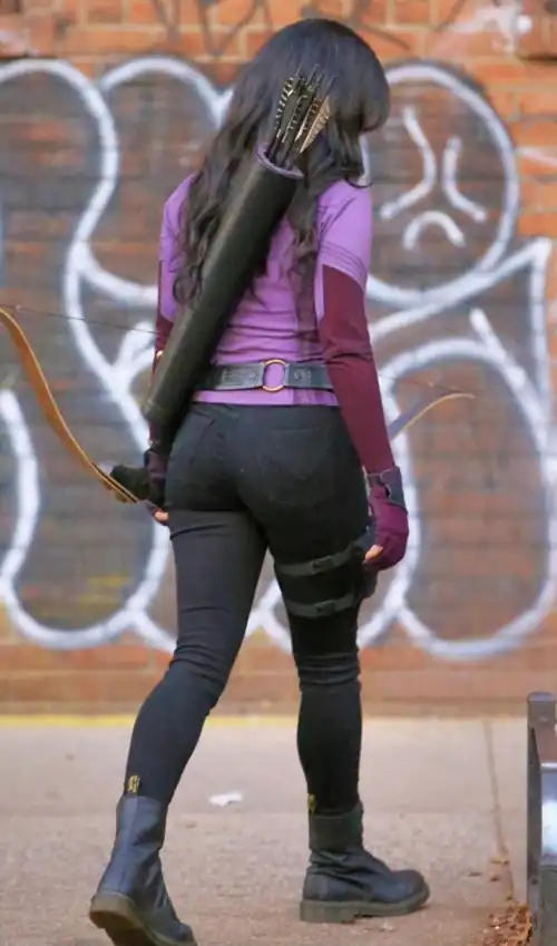 Hailee has a fuckable butt especially in those pants 🤤🤤😫😫