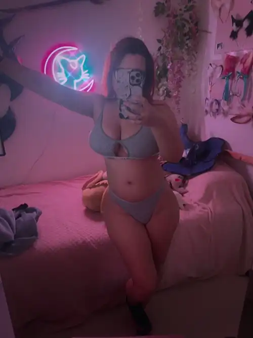 Feeling nice and comfy [F]