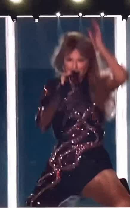 Taylor swift Hot stuff