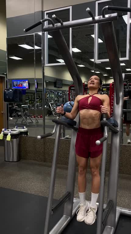 I tried a new ab exercise today where it looks like you’re walking on air - fun, but SO challenging. 😅