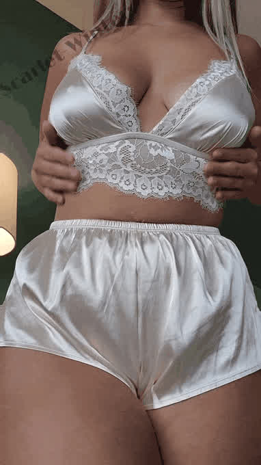 come have a taste of this extra horny thick milf