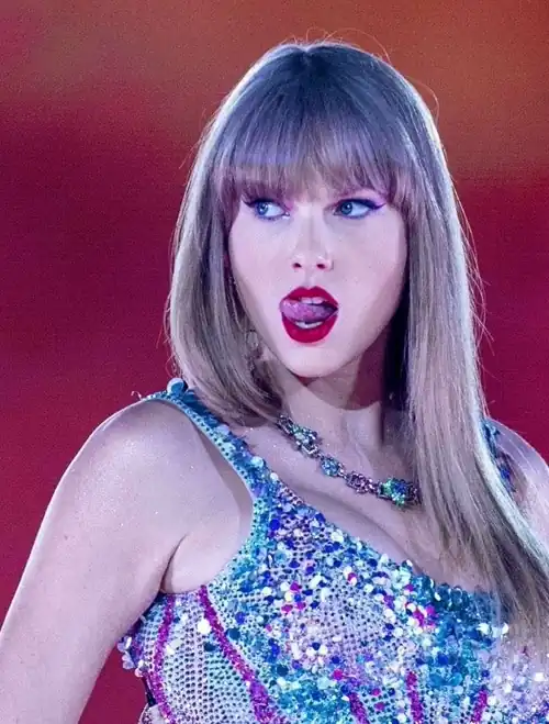 Wonder what she be able to do with that tongue 