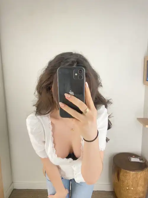 Would I catch you looking?🤗
