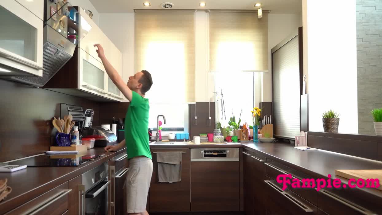  If You Eat This Pussy, You Will Grow Taller (Step Sis) 