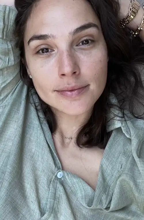 Gal Gadot have thr best face for a HUGE load