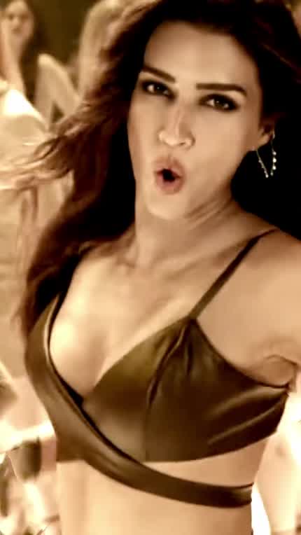 Kriti Sanon Nip Slip | Hum Aaye Hain | Ganapath