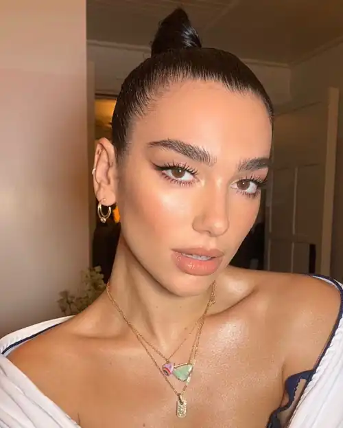 Selfie shared by her make-up artist | IG September 2019