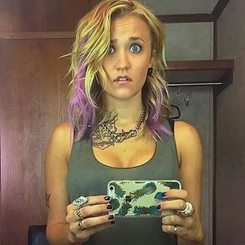 Old pic, but one of her best IMO