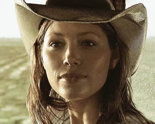As Erin in “The Texas Chainsaw Massacre” (2003)