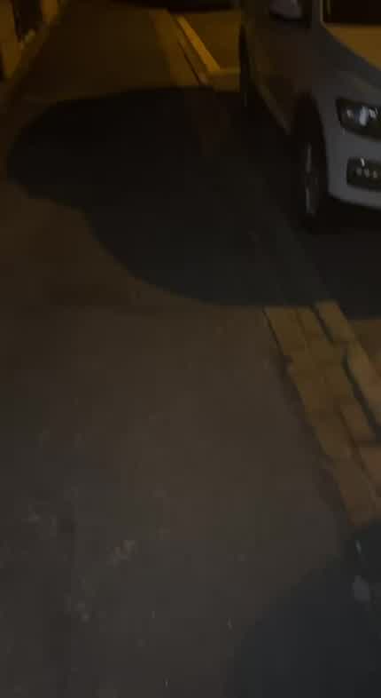 I like to suck cock in public 😈