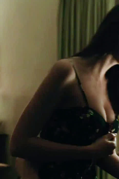 Emily Ratajkowski in Gone Girl