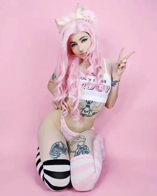 Can I be your Neko girl? 👉🏻👈🏻 (rustyxfawkes on Twitter) sel[f]
