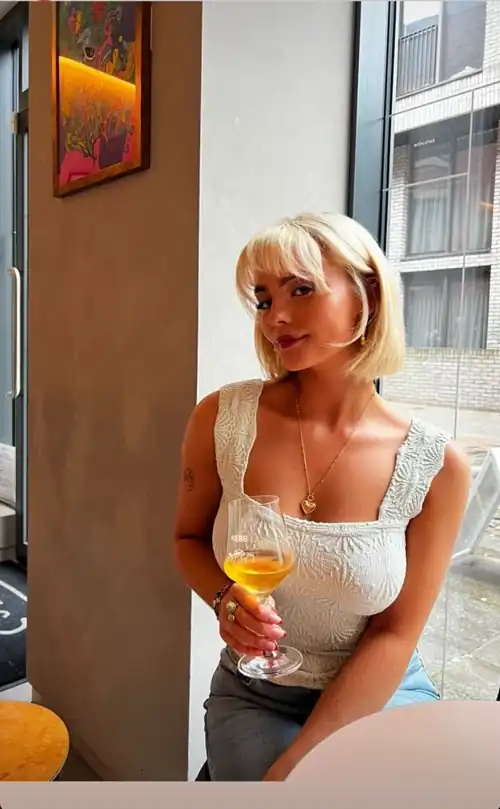 Millie Gibson. It must have been abit nippy 